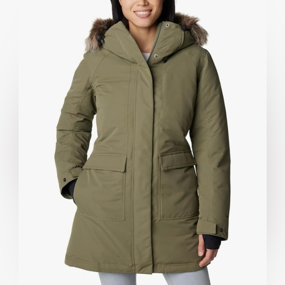 Women's Columbia Parka

NWT
Large
Beautiful green color:Stone Green
Omni heat